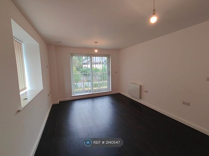 2 Bedroom Flat To Rent In Asperand House, Poole, BH12