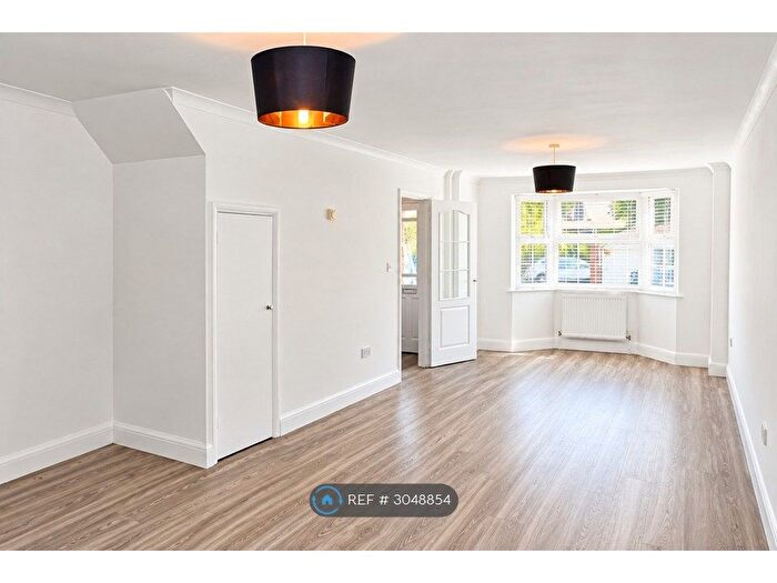 3 Bedroom Semi Detached House To Rent In Stable Cottages, Guildford, GU1