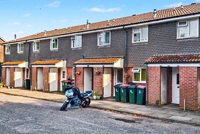 2 Bedroom Flat For Sale In Saltdean Close, Crawley, RH10