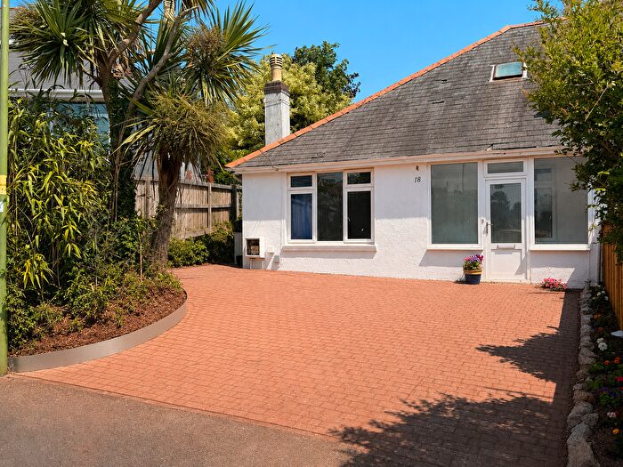 4 Bedroom Semi Detached Bungalow For Sale In Pines Road, Paignton, TQ3