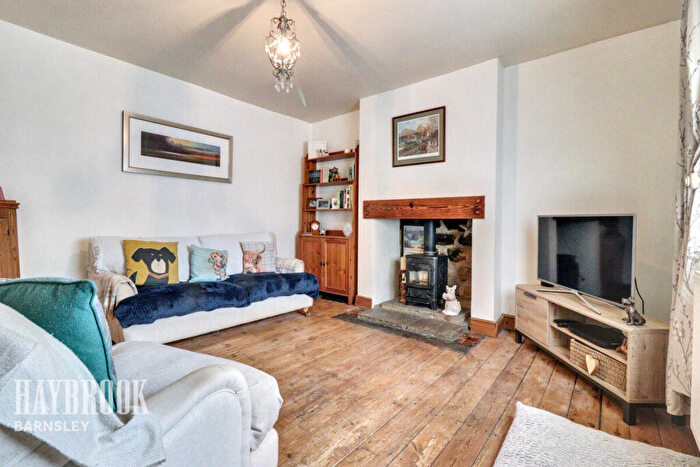 3 Bedroom Cottage For Sale In Greenside, Mapplewell, S75