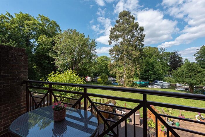 4 Bedroom Terraced House For Sale In Sycamore Way, Teddington, TW11