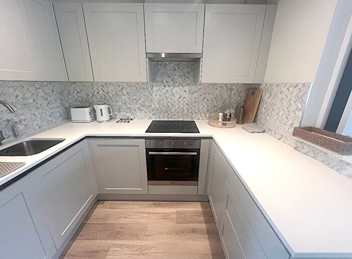 1 Bedroom Maisonette To Rent In Windsor Street, Chertsey, KT16