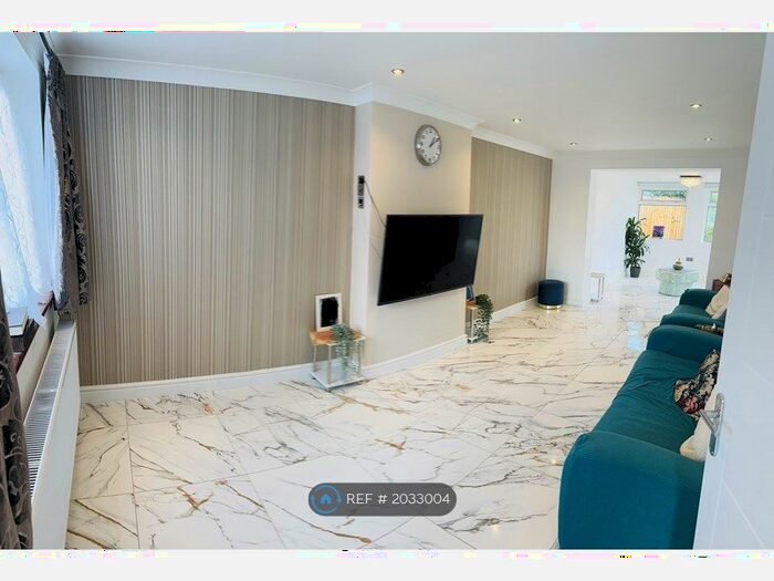 2 Bedroom End Of Terrace House To Rent In Lea Bushes, Watford, WD25