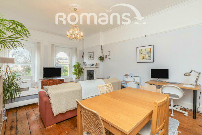 2 Bedroom Flat To Rent In Victoria Square, Clifton, BS8