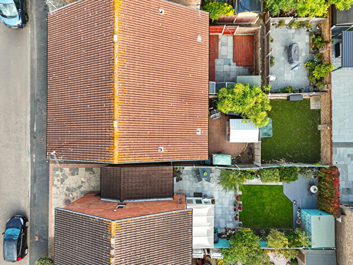 1 Bedroom Maisonette For Sale In Camellia Close, Romford, RM3