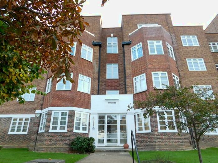 2 Bedroom Flat To Rent In Yarcombe, Surbiton, KT6