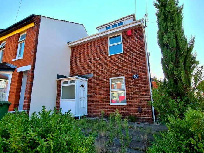 5 Bedroom End Of Terrace House To Rent In Dyer Road, Southampton, SO15