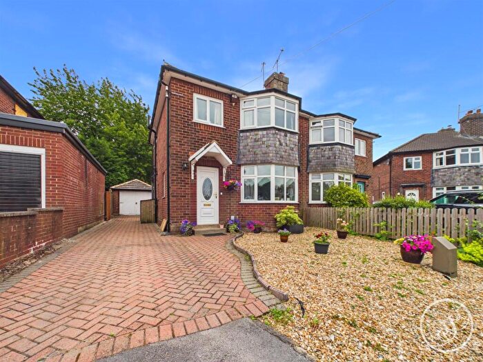 3 Bedroom Semi-Detached House For Sale In Hawks Nest Gardens West, Leeds, LS17