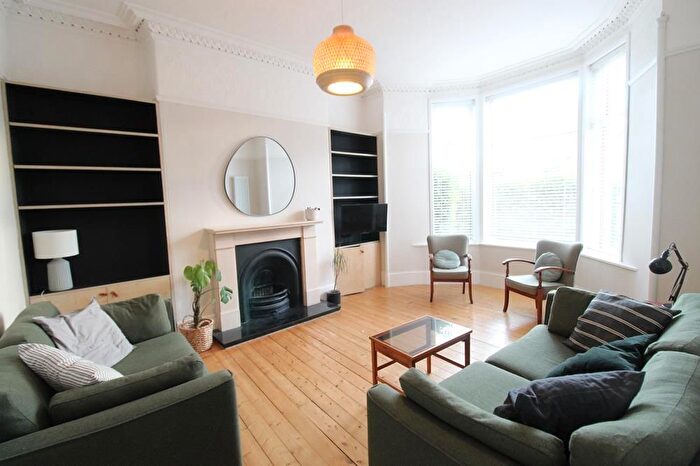3 Bedroom Flat To Rent In Fonthill Road, Ground Floor, AB11
