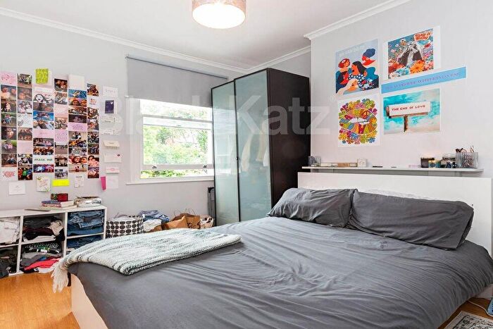 6 Bedroom Flat To Rent In Parolles Road, Archway, N19