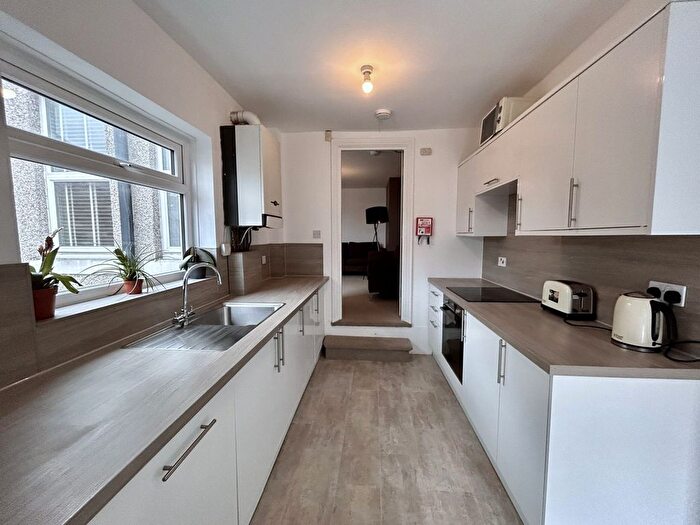 6 Bedroom Semi-Detached House To Rent In Newlands Road, Newcastle Upon Tyne, NE2