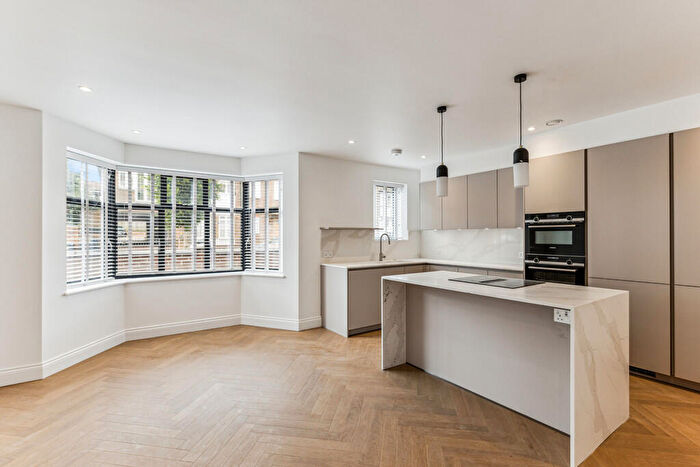 2 Bedroom Apartment To Rent In Beechcroft Avenue, London, NW11