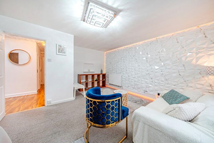 2 Bedroom Flat For Sale In Southwark Park Road, London, SE16