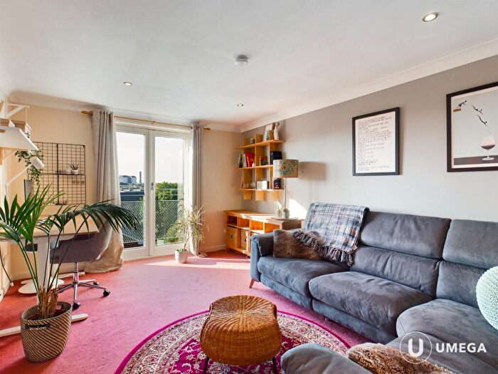 2 Bedroom Apartment To Rent In Easter Road, Edinburgh, EH7