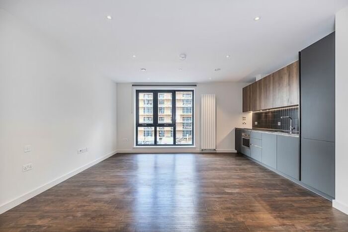 Studio To Rent In Grenan Square, Greenford, UB6