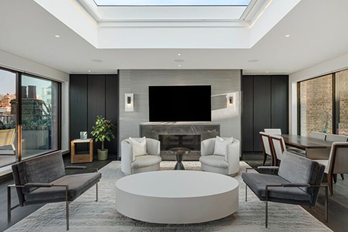 3 Bedroom Flat To Rent In Cheval Place, Knightsbridge, London, United Kingdom, SW7