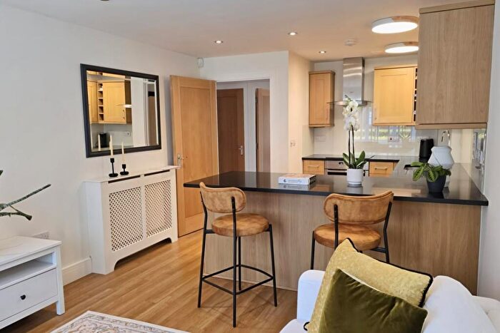 2 Bedroom House Boat For Sale In Poplar Road, Hinchley Wood, KT10