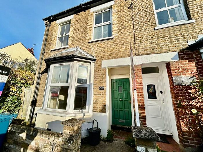 5 Bedroom Cottage To Rent In The Chase, Pinner, HA5