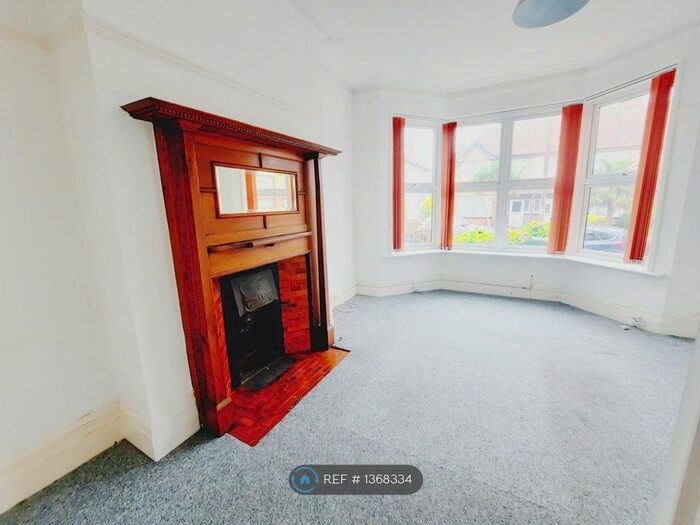 2 Bedroom Flat To Rent In Knowle, Bristol, BS4