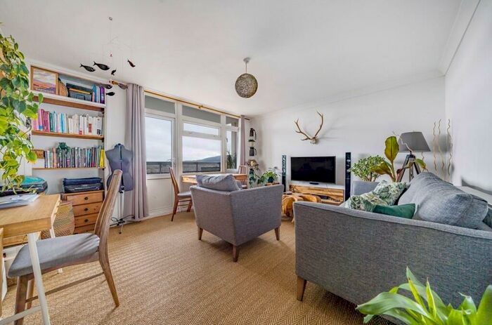 1 Bedroom Flat To Rent In Linden Lea, Stubs Hill, Dorking, RH4