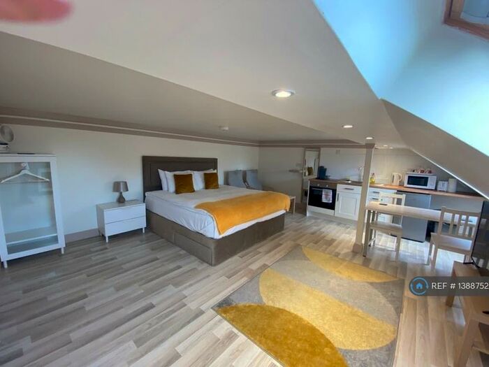 Studio To Rent In Harlestone Road, Northampton, NN5