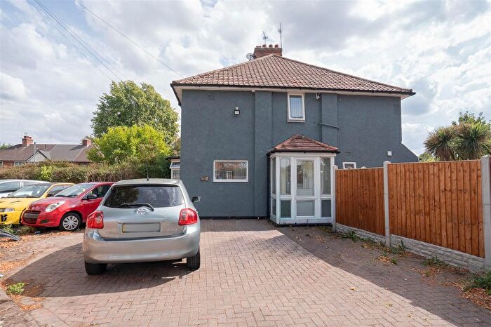 3 Bedroom Semi Detached House For Sale In Debenham Road, Birmingham, B25
