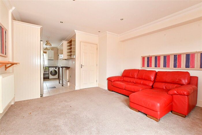 3 Bedroom Town House For Sale In Fife Court, Cowes, Isle Of Wight, PO31