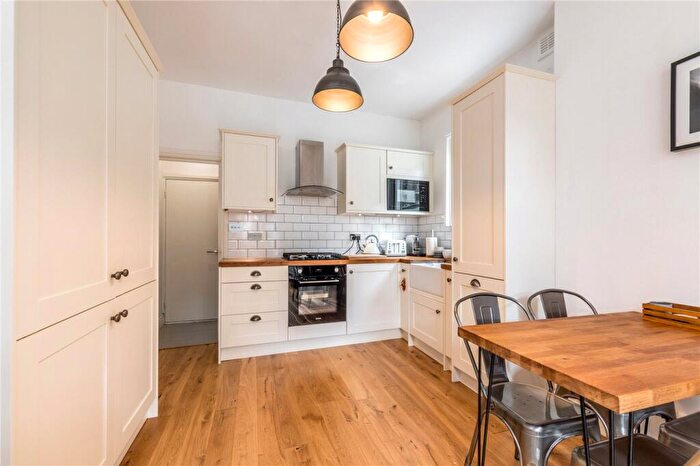 2 Bedroom Apartment For Sale In Bromar Road, Camberwell, London, SE5
