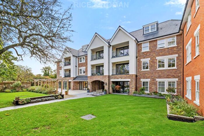 2 Bedroom Retirement Property For Sale In Mulberry Court, Hampton Wick, KT1