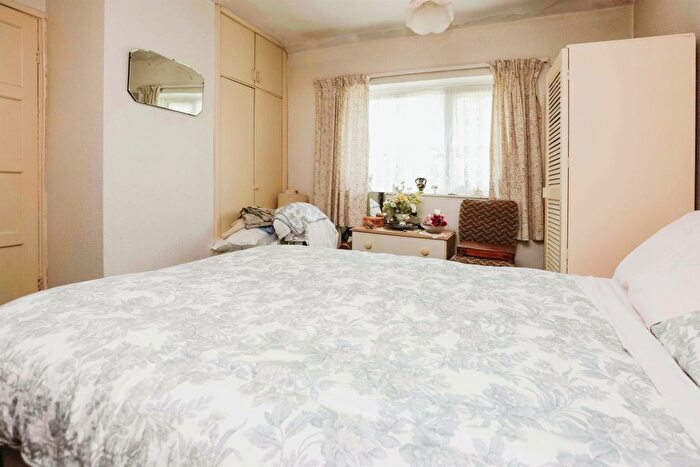 3 Bedroom Terraced House For Sale In Nearmoor Road, Shard End, Birmingham, B34
