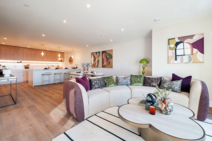 3 Bedroom Flat For Sale In Bow Common Lane, London, E3