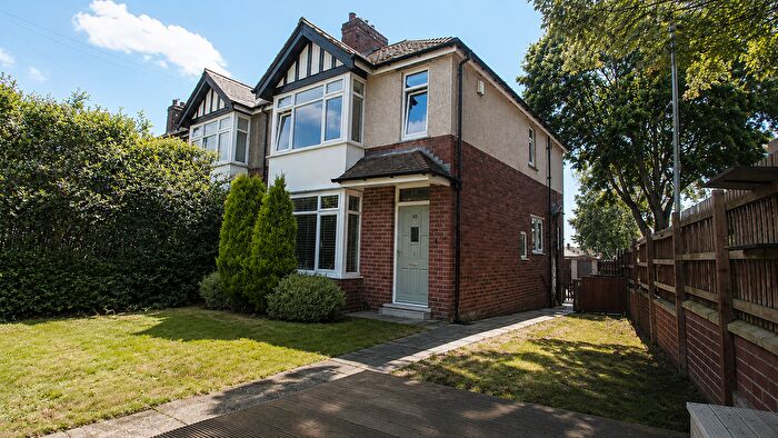 3 Bedroom Semi-Detached House To Rent In Balne Lane, Wakefield, WF2