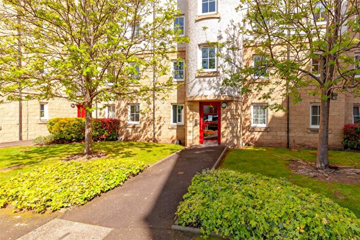 2 Bedroom Apartment For Sale In Giles Street, Edinburgh, EH6