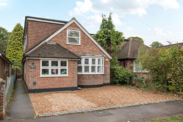 4 Bedroom Detached House For Sale In Winern Glebe, Byfleet, KT14