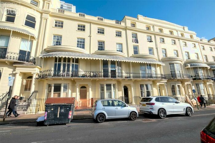Flat To Rent In Regency Square, Brighton, BN1