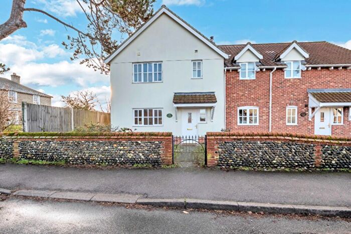 3 Bedroom Semi Detached House To Rent In The Street, IP31