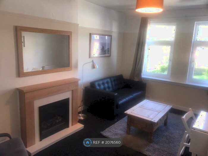 2 Bedroom Flat To Rent In Stenhouse Crescent, Edinburgh, EH11
