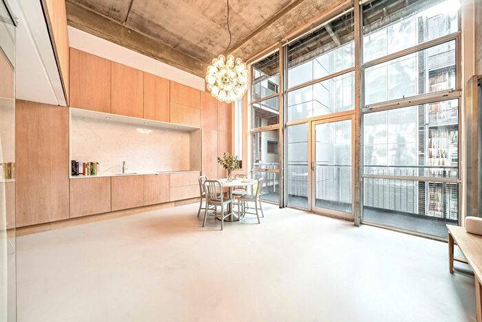 2 Bedroom Flat To Rent In Kingsland Road, London, E8