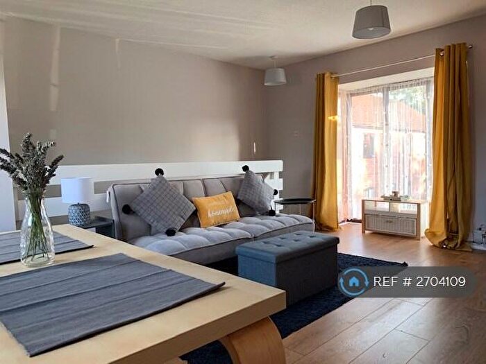 1 Bedroom Maisonette To Rent In Alpine Court, Basingstoke, RG22