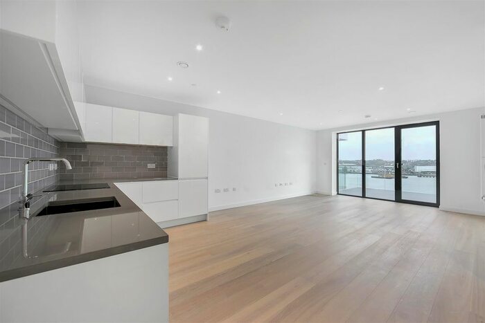 2 Bedroom Flat To Rent In Cable Street, London, E16