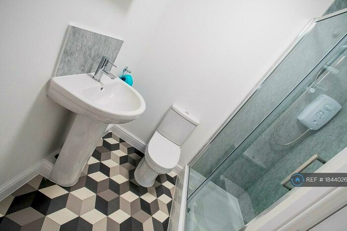 2 Bedroom Flat To Rent In Barony Court, Nantwich, CW5