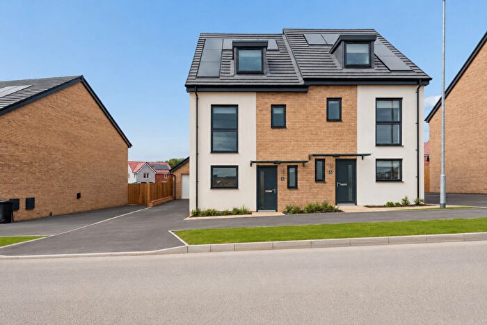 3 Bedroom Semi-Detached House To Rent In Forster Way, Stevenage, SG1