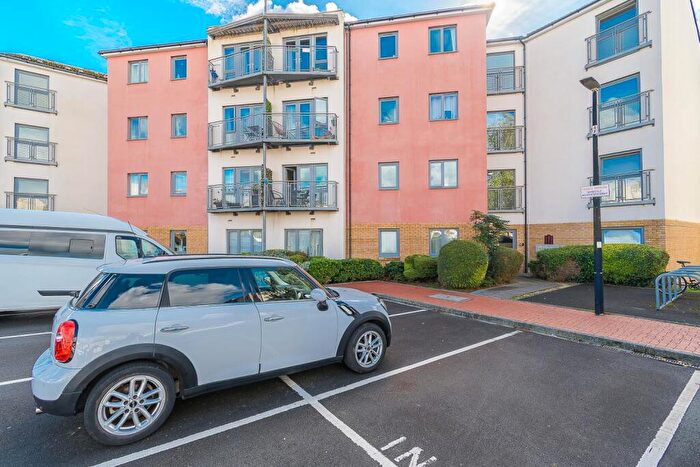 2 Bedroom Flat For Sale In Rhodfa'r Gwagenni, Barry, CF63