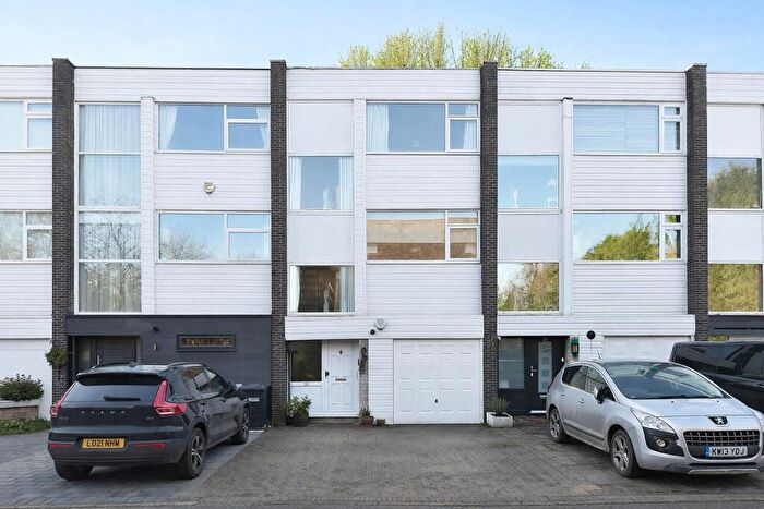 3 Bedroom Town House To Rent In Bollin Mews, Prestbury, Macclesfield, SK10