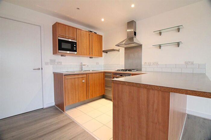 2 Bedroom Flat To Rent In Eden Grove, London, N7