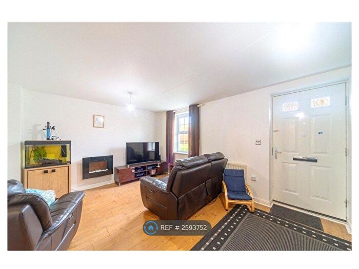2 Bedroom Maisonette To Rent In Ashridge Court, Swindon, SN25