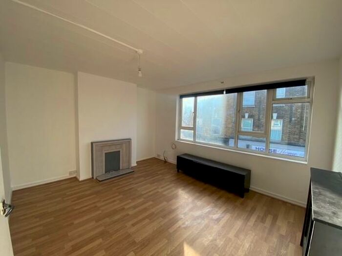 2 Bedroom Flat To Rent In High Street, Sheerness, ME12