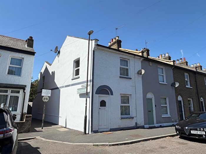 3 Bedroom End Of Terrace House For Sale In Church Path, Mitcham, CR4
