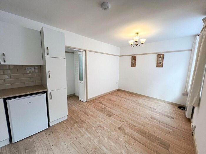 1 Bedroom Flat To Rent In Leamington Road, Stivichall Manor, CV3